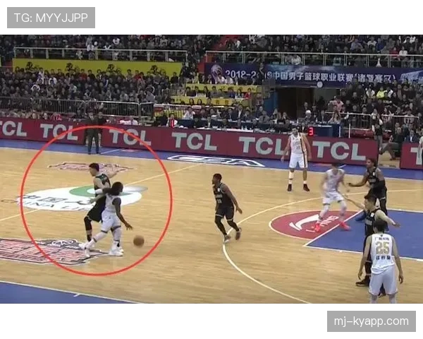 假摔判罚核心依据：裁判认定模拟犯规的标准