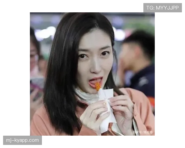 刘璇随手在家拍睡衣照，背景客厅像豪宅样板间，心态炸了