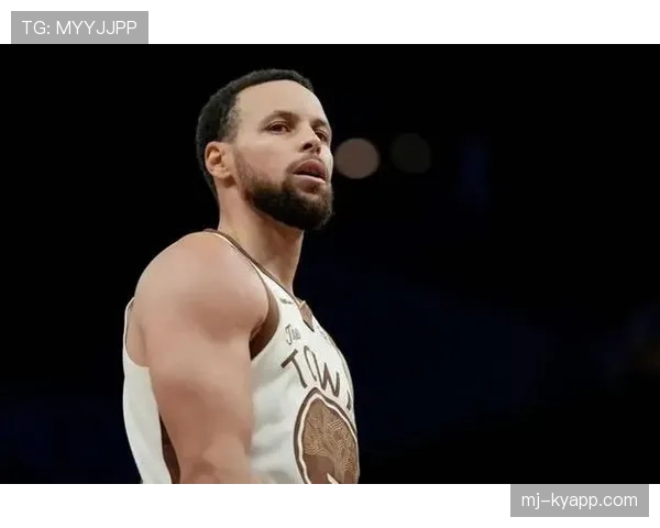 库里家冰箱里塞满有机蔬菜，训练完喝的蛋白粉比我的工资还贵